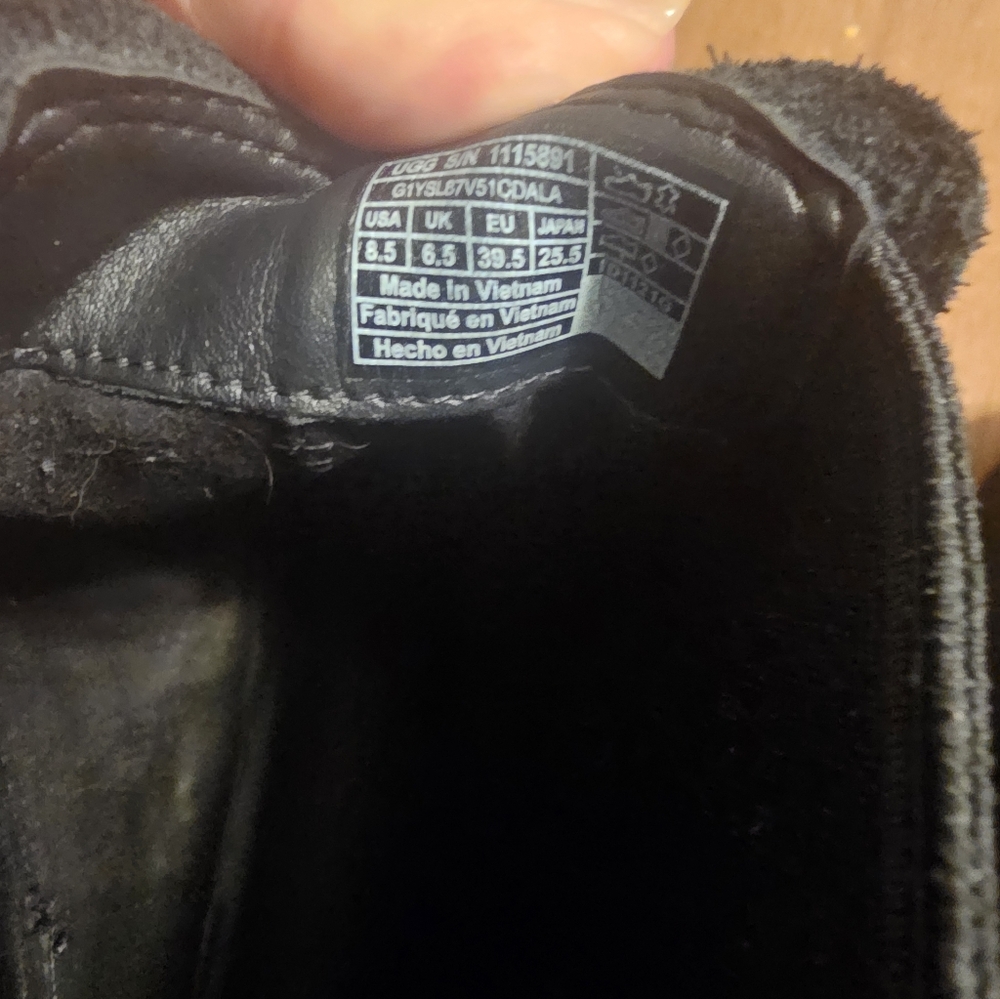 UGG Women's Black Chelsea Boots - Picture 15 of 16